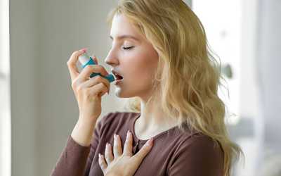 What Are the Symptoms of Respiratory Distress in Asthma?